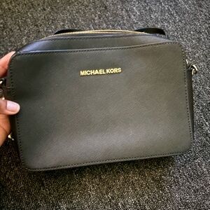 Michael Kors Jet SetEast West Leather Crossbody bag Black
